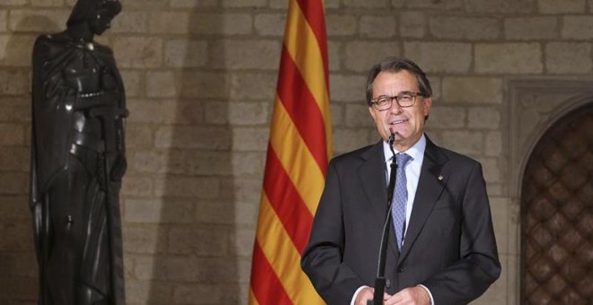 Artur Mas, durante la declaración institucional tras la celebración de la Diada en Barcelona. / RUBÉN MORENO (EFE)