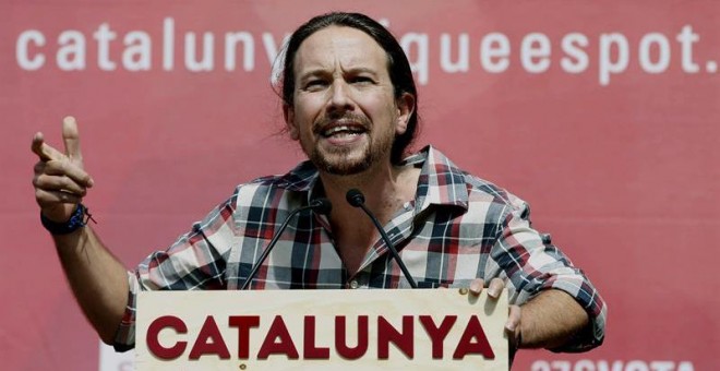 El secretario general de Podemos, Pablo Iglesias, durante su participación en un acto de campaña de la candidatura Catalunya Sí que es Pot celebrado hoy en la Rambla del Carmel en Barcelona. EFE/Andreu Dalmau