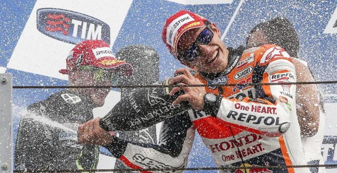 Marc Márquez celebra la victoria en Motog GP. EFE/EPA/PASQUALE BOVE