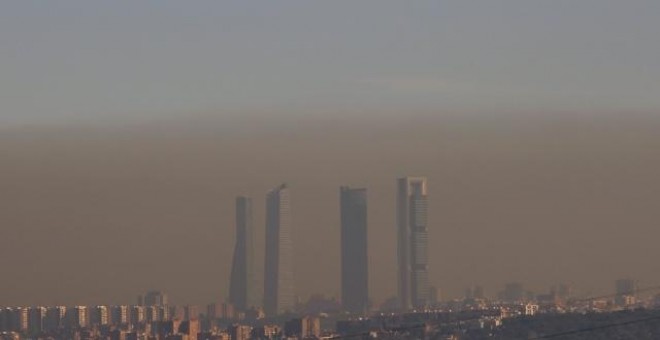 La boina de aire contaminado que cubre Madrid. EFE