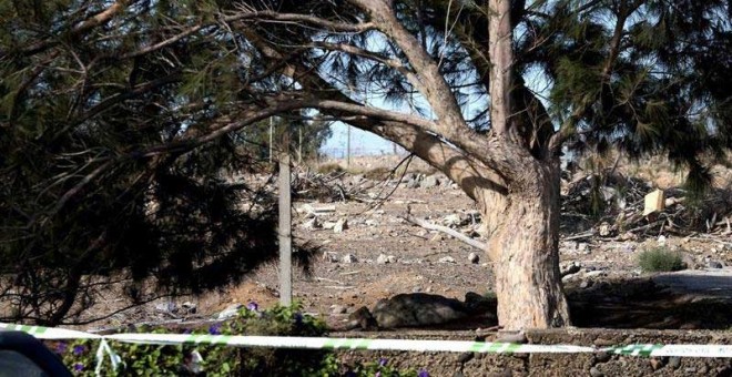 Espacio acordonado por la Guardia Civil del lugar donde esta mañana han sido hallados restos óseos. / ANGEL MEDINA G. (EFE)