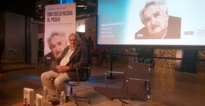 El expresidente de Uruguay José Mujica durante la presentación del libro 'Una oveja negra al poder'.