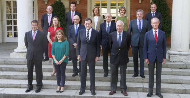 Foto de familia de los miembros del Gobierno de Mariano Rajoy. LA MONCLOA