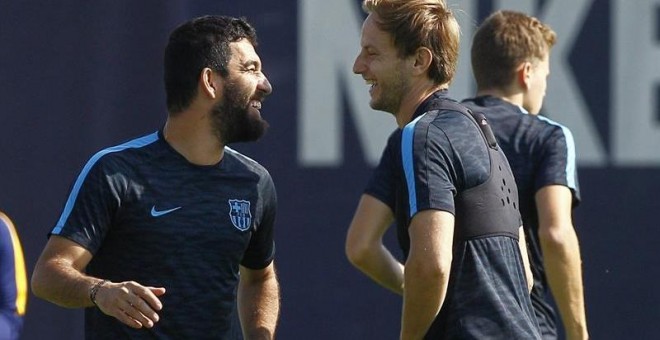 Arda Turan, durante un entrenamiento reciente con el Barça. EFE/Quique García