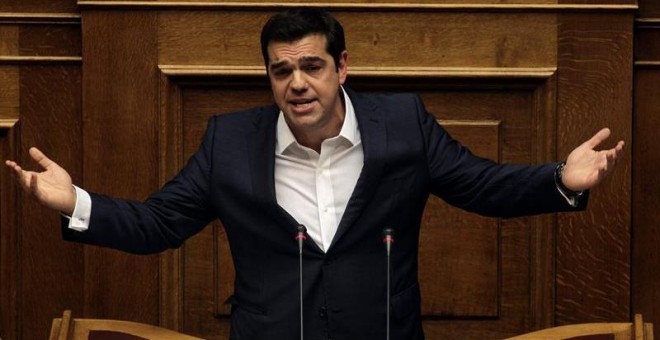 El primer ministro griego Alexis Tsipras habla antes del voto de confianza en el Parlamento en Atenas. - EFE