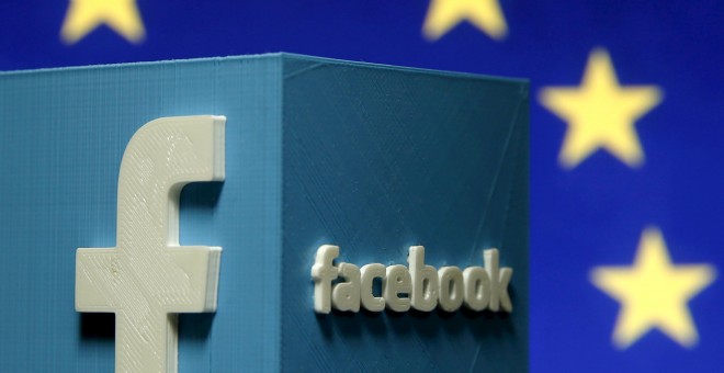 El logo de Facebook realizado con una impresora 3-D. REUTERS/Dado Ruvic