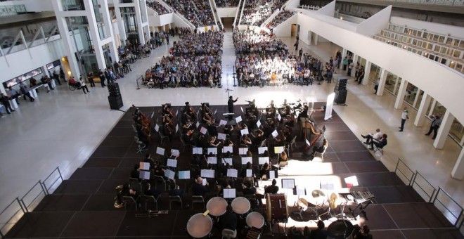 Vista del concierto de la Orquesta Sinfónica Superior de Música de Cataluña con motivo del 75 aniversario del asesinato del expresidente de la Generalitat Lluís Companys y en homenaje a los músicos catalanes represaliados. EFE/Alejandro García