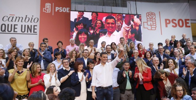 El secretario general del PSOE, Pedro Sánchez, durante el acto de presentación de las candidaturas socialistas al Congreso y el Senado  para las elecciones del próximo 20 de diciembre. EFE/Fernando Alvarado