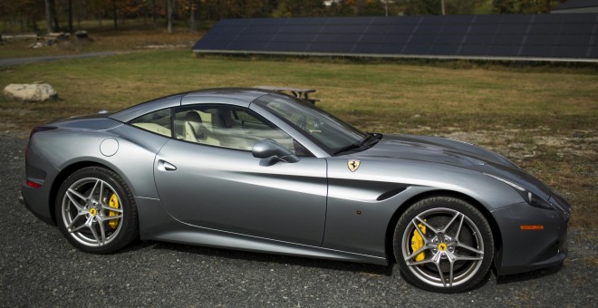 Un vehículo de Ferrari en la reunión anual de la marca en Nueva York. REUTERS/Eduardo Munoz