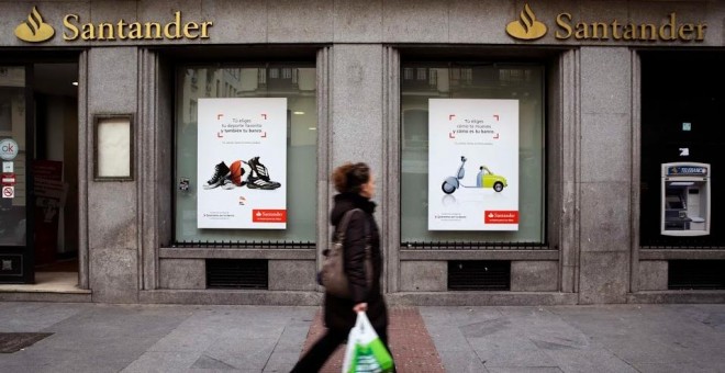 Una oficina del Banco Santander en Madrid. REUTERS