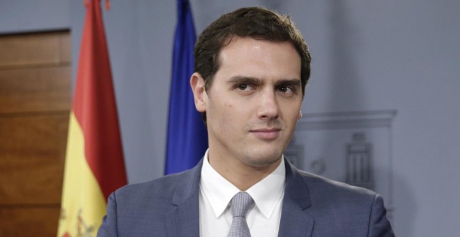 El presidente de Ciudadanos, Albert Rivera, en rueda de presa tras mantener una reunión con el jefe del Ejecutivo en el Palacio de la Moncloa. EFE/Zipi