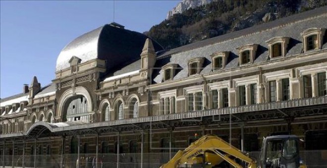 Imagen de archivo de la estación de Canfranc, donde la Policía de Francao detuvo a cientos de personas que huían de Hitler. / EFE