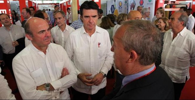 Luis De Guindos y José Manuel Soria, en la inauguración de la Feria Internacional de La Habana. / EFE