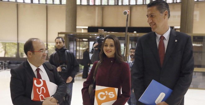 Los portavoces en el Parlament de Ciudadanos, Inés Arrimadas, el PSC, Miquel Iceta, y el Partido Popular, Xavier García Albiol, presentan ante el Tribunal Constitucional los recursos de amparo contra la decisión de admitir a trámite la resolución soberani