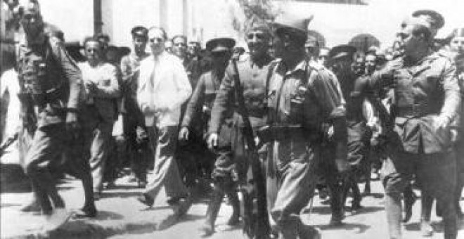 Fotografía de archivo fechada el 18 de julio de 1936 de la llegada de Francisco Franco a Ceuta procedente de Canarias, para asumir el mando del ejército