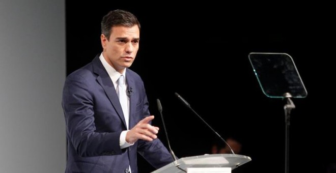 El secretario general del PSOE, Pedro Sánchez, durante su intervención en un foro organizado por el diario El Mundo, hoy en los Teatros del Canal, en Madrid. EFE/Víctor Lerena