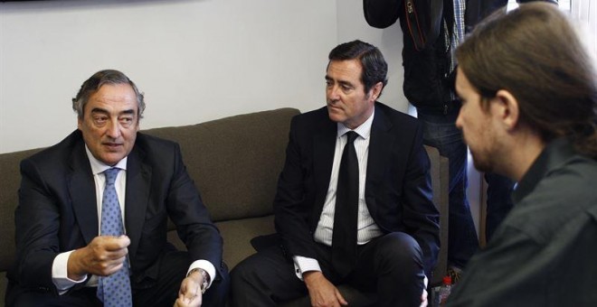 El presidente de la patronal CEOE, Joan Rosell, reunido con Pablo Iglesias
