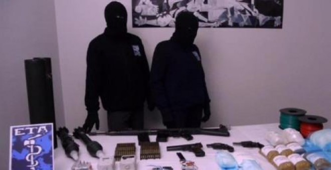 magen de archivo de la entrega simulada de armas que llevó a cabo ETA ante los denominados «mediadores internacionales» en febrero de 2014