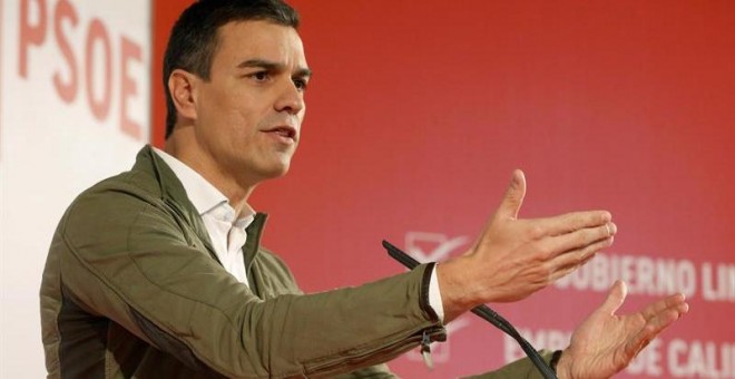 Pedro Sánchez durante su intervención. / PACO CAMPOS (EFE)