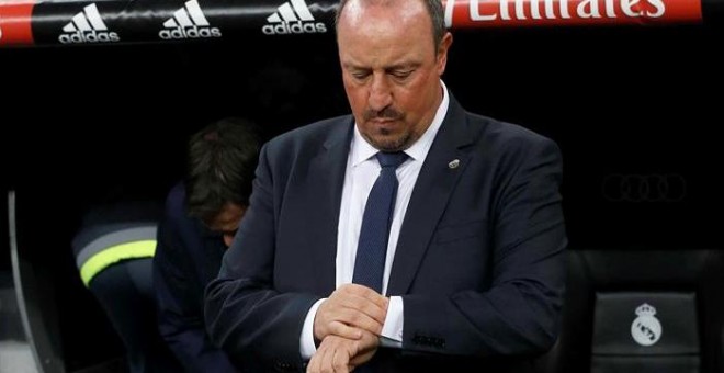 Rafa Benítez, el sábado en el banquillo del Bernabéu en el partido contra el Barça. /EFE