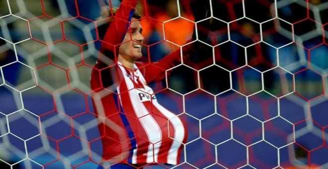 El delantero francés del Atlético de Madrid Antoine Griezmann celebra el segundo gol. / EFE