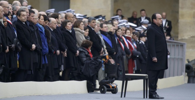 Hollande ha declarado que 'tras enterrar a los muertos, reparará a los vivos'.- REUTERS.