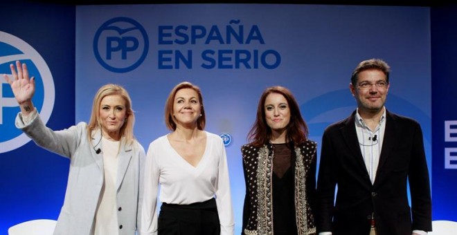 La presidenta de la Comunidad de Madrid, Cristina Cifuentes; la secretaria general del PP, María Dolores de Cospedal; la vicesecretaria de Estudios del partido, Andrea Levy, y el ministro de Justicia, Rafael Catalá (i-d), durante la presentación hoy del a