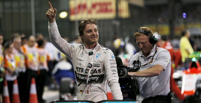 Nico Rosberg tras ganar la carrera en el circuito de Yas Marina. /REUTERS