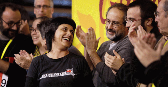 Los miembros de la CUP, Anna Gabriel, Antonio Baños y Albert Botrán, durante un acto de la formación política en Manresa. EFE