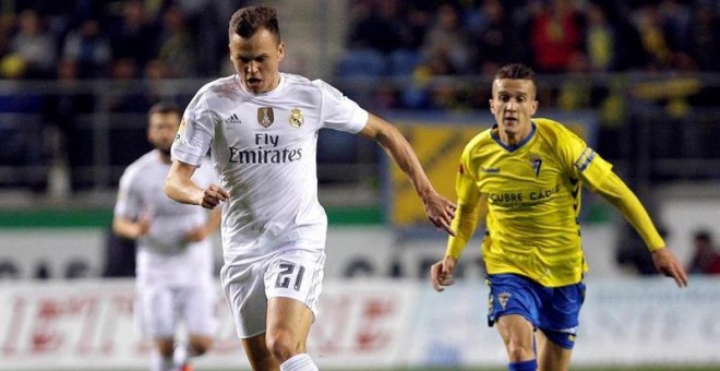 Cheryshev, en un momento del partido ante el Cádiz. EFE/Román Ríos