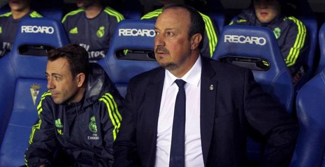 Benítez anoche en el banquillo del estadio Ramón de Carranza. /EFE