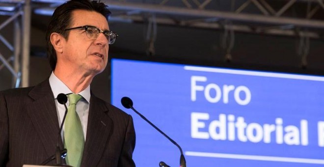 El ministro de Industria, José Manuel Soria (c), durante la conferencia 'Economía digital. Retos y oportunidades', que ha pronunciado hoy en el foro que organizan los diarios 'La Provincia' y 'La Opinión' en las Palmas de Gran Canaria. EFE