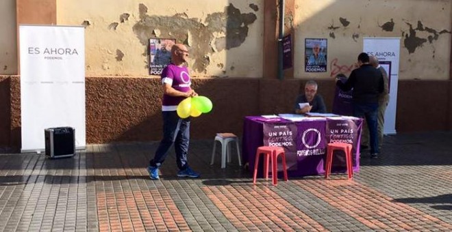 Imagen del puesto de campaña electoral de Podemos en Melilla. FACEBOOK