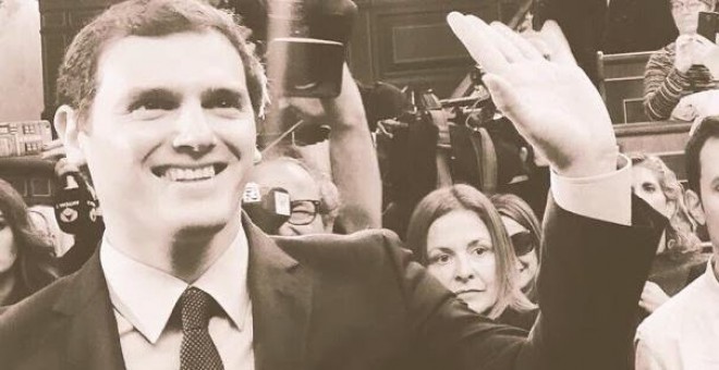 Albert Rivera difundió esta foto en su Twitter en blanco y negro, en plan Adolfo Suárez