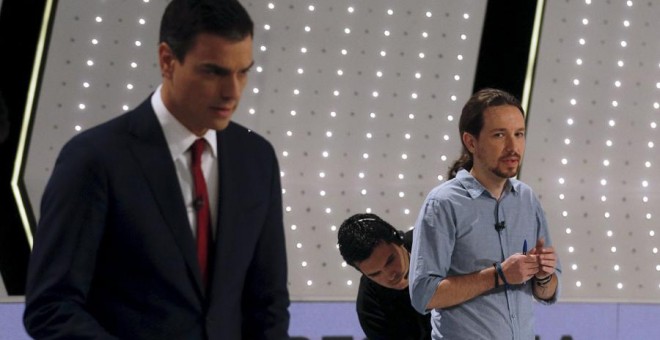 Pedro Sánchez y Pablo Iglesias se preparan antes del comienzo del debate. REUTERS/Sergio Pérez