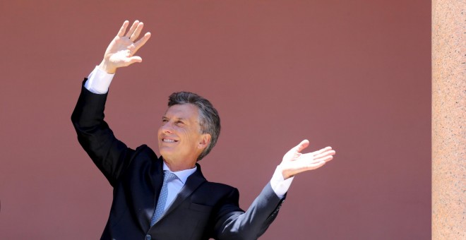 El presidente de Argentina, Macri, baila en el balcón de la Casa Rosada. REUTERS