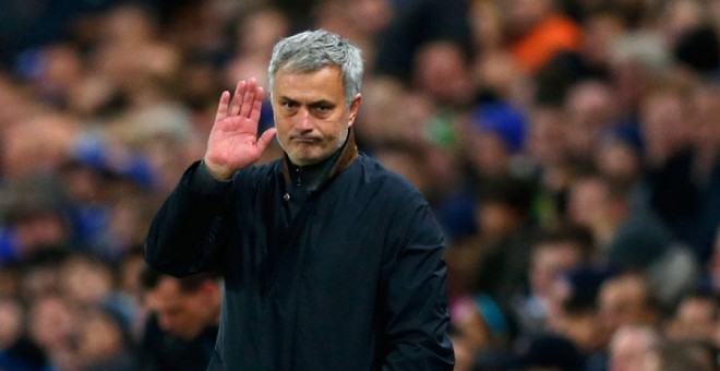 Mourinho, durante uno de los últimos partidos del Chelsea. Reuters / Eddie Keogh