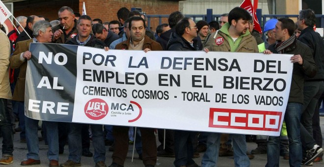 Trabajadores de la cementera Cosmo se movilizan por contra el ERE.- EFE