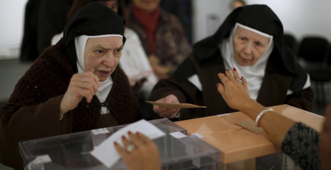 La ya tradicional imagen: monjas votando en las elecciones