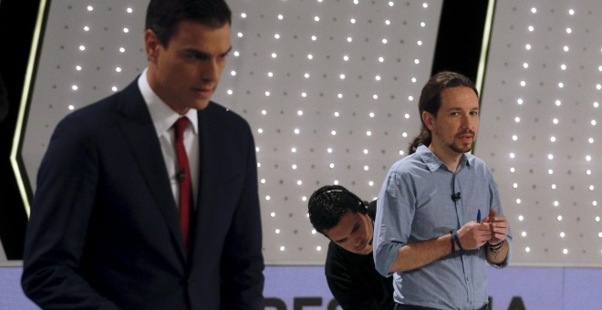 El secretario general del PSOE, Pedro Sánchez, y el líder de Podemos, Pablo Iglesias, en el debate a 4 en Atresmedia. REUTERS/Sergio Perez