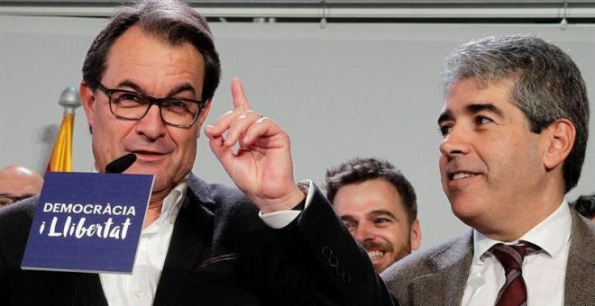 El candidato de Democràcia i Llibertat, Francesc Homs, y el presidente de CDC, Artur Mas, durante su comparecencia para valorar los resultados de su formación en las elecciones generales. EFE