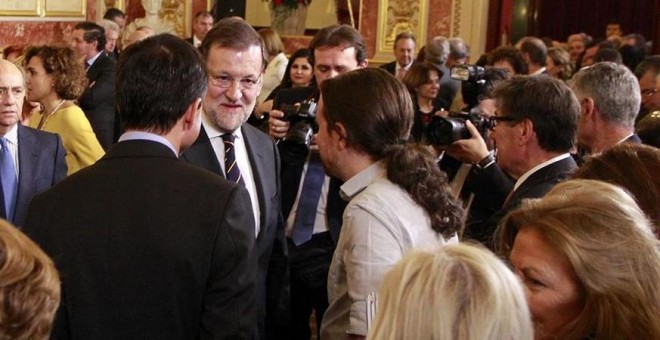 Pablo Iglesias junto a Mariano Rajoy durante el homenaje a la Constitución. EP