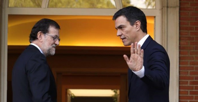 El presidente del Gobierno, Mariano Rajoy, y el líder del PSOE, Pedro Sánchez. - EFE