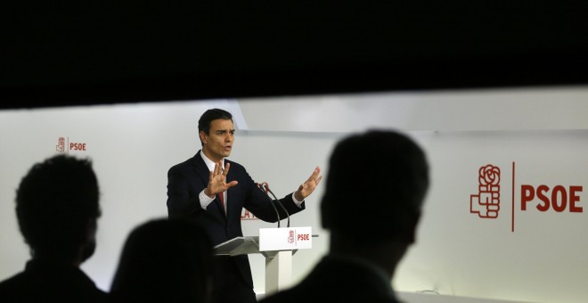 Sánchez defiende ante el Comité Federal aplazar el congreso que los críticos quieren convocar ya./REUTERS