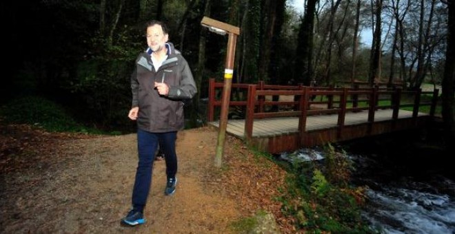 Mariano Rajoy, en la Ruta da Pedra e da Auga de Arousa, durante sus vacaciones de fin de año. Foto: TWITTER RAJOY