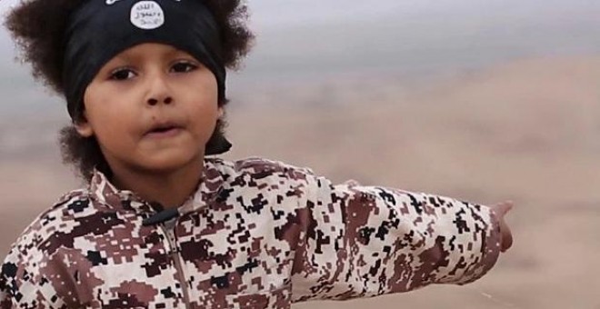 El niño aparece en el último vídeo difundido por el Estado Islámico.