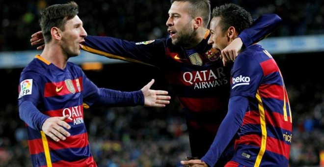 Neymar celebra con Messi y Jordi Alba su gol al Espanyol. EFE/Alejandro García