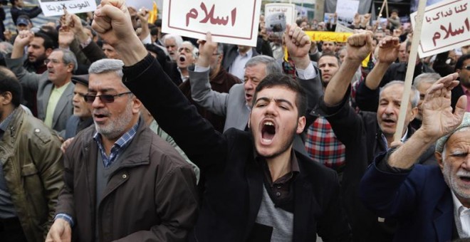 Iraníes participan en una manifestación contra Arabia Saudí  tras las 47 ejecuciones. EFE/Abedin Taherkenareh