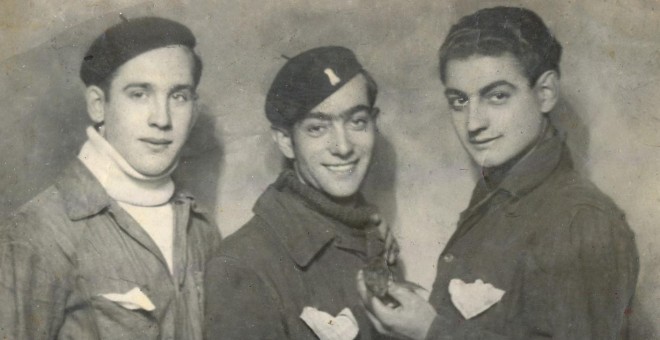 Moreno, en el centro, con Ateca y Arriola, gudaris del Batallón San Andrés, en 1937. / SABINO ARANA FUNDAZIOA