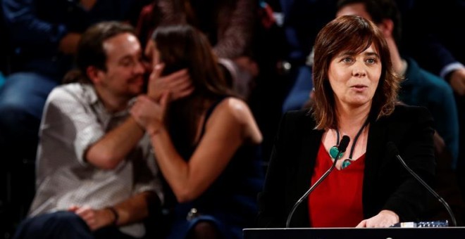 Al fondo, Pablo Iglesias y Marisa Matias, líder del partido Bloco de Esquerda. En primera línea, Catarina Martins.- EFE
